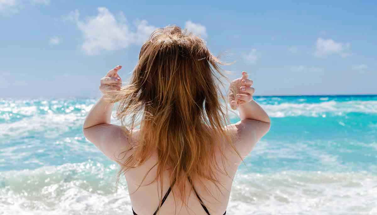 Come proteggere i capelli dai raggi solari